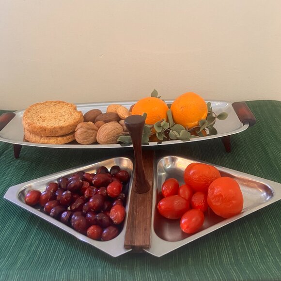 Vintage 1960's Mid Century Modern Food Platters - Danish Triangle Dish, Bakelite - Picture 4 of 16